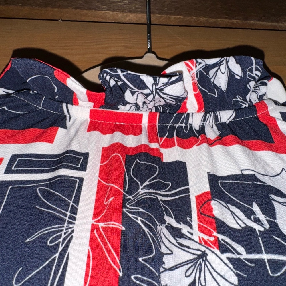 ♻️ LAST CHANCE! The Limited Red/White/Blue Floral-Geo Print Tie Neck Top - Picture 11 of 16